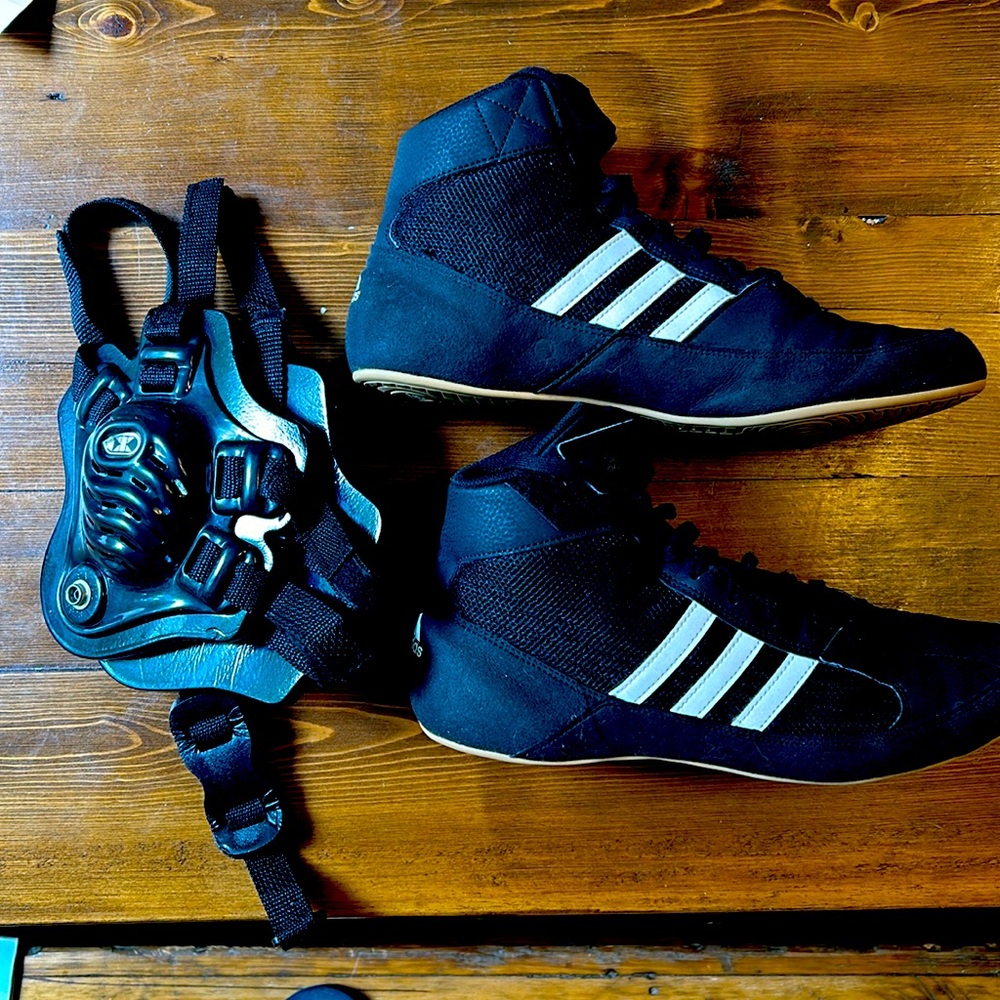 Men’s wrestling shoes and headgear